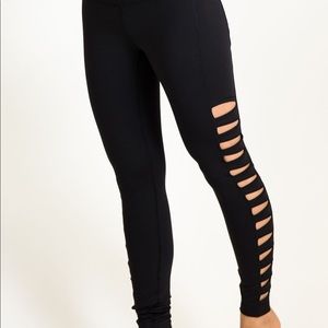 Side cutout leggings